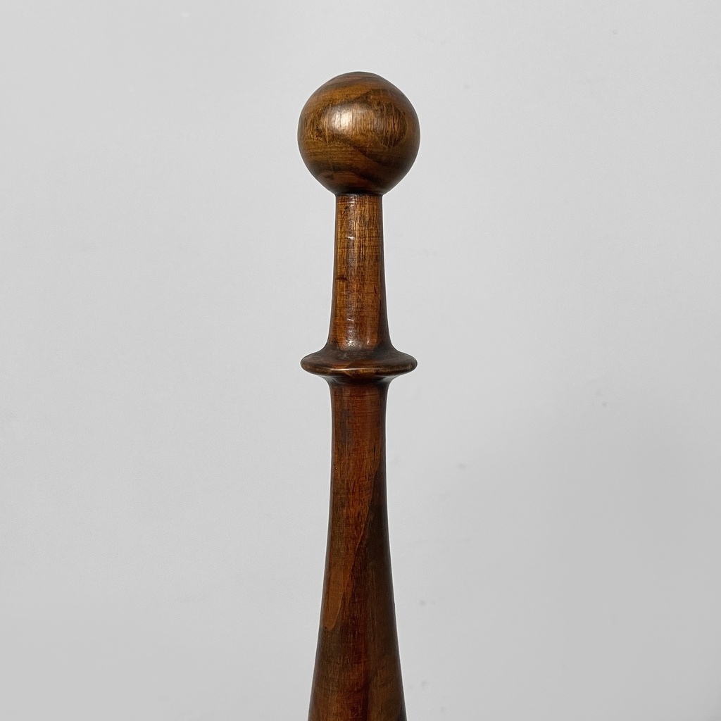 Fermaporta in legno, 1930 ca.