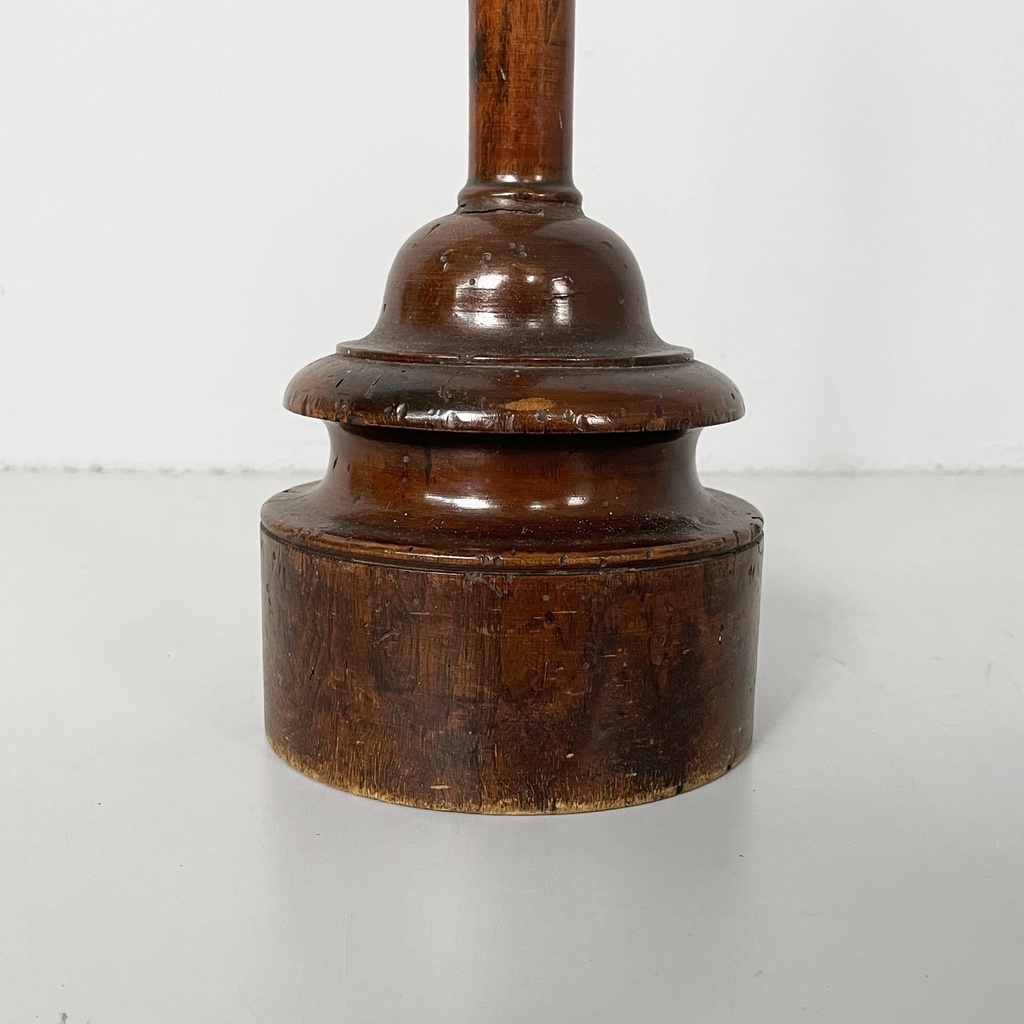 Fermaporta in legno, 1930 ca.