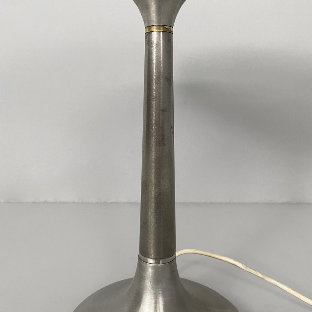 Lampada da tavolo in alluminio e vetro opalino, 1940 ca. 