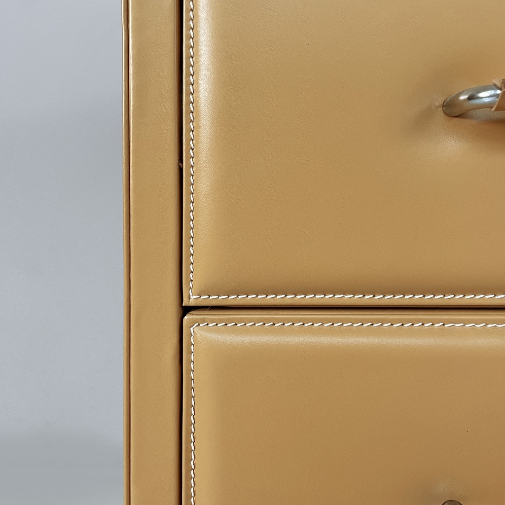 Cassettiera in pelle beige, 2000 ca.