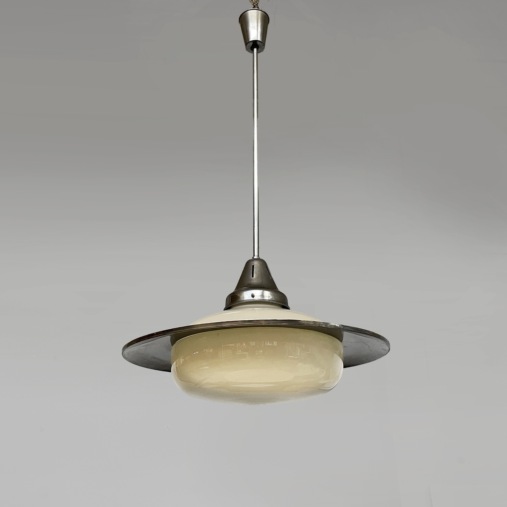 Lampadario in vetro opalino e metallo, 1930 ca.