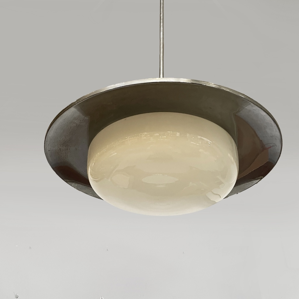 Lampadario in vetro opalino e metallo, 1930 ca.