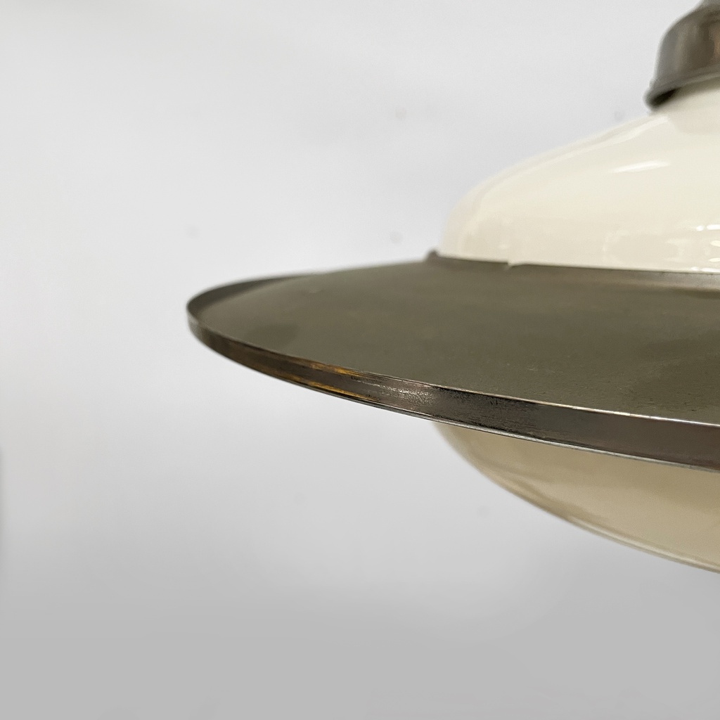 Lampadario in vetro opalino e metallo, 1930 ca.