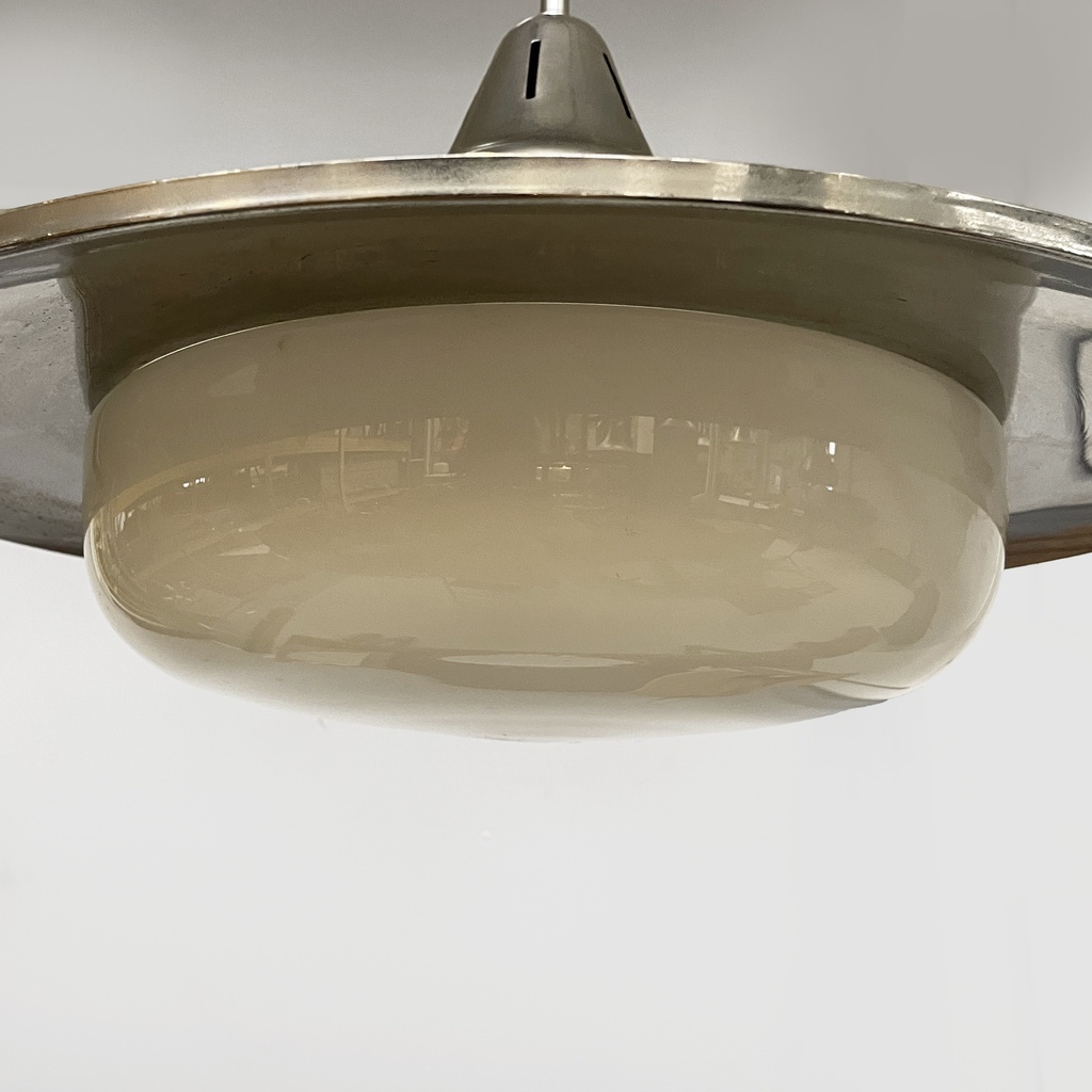 Lampadario in vetro opalino e metallo, 1930 ca.