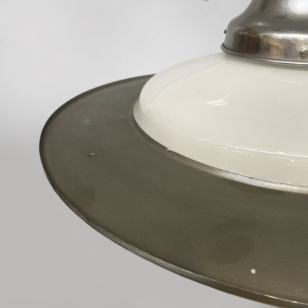 Lampadario in vetro opalino e metallo, 1930 ca.