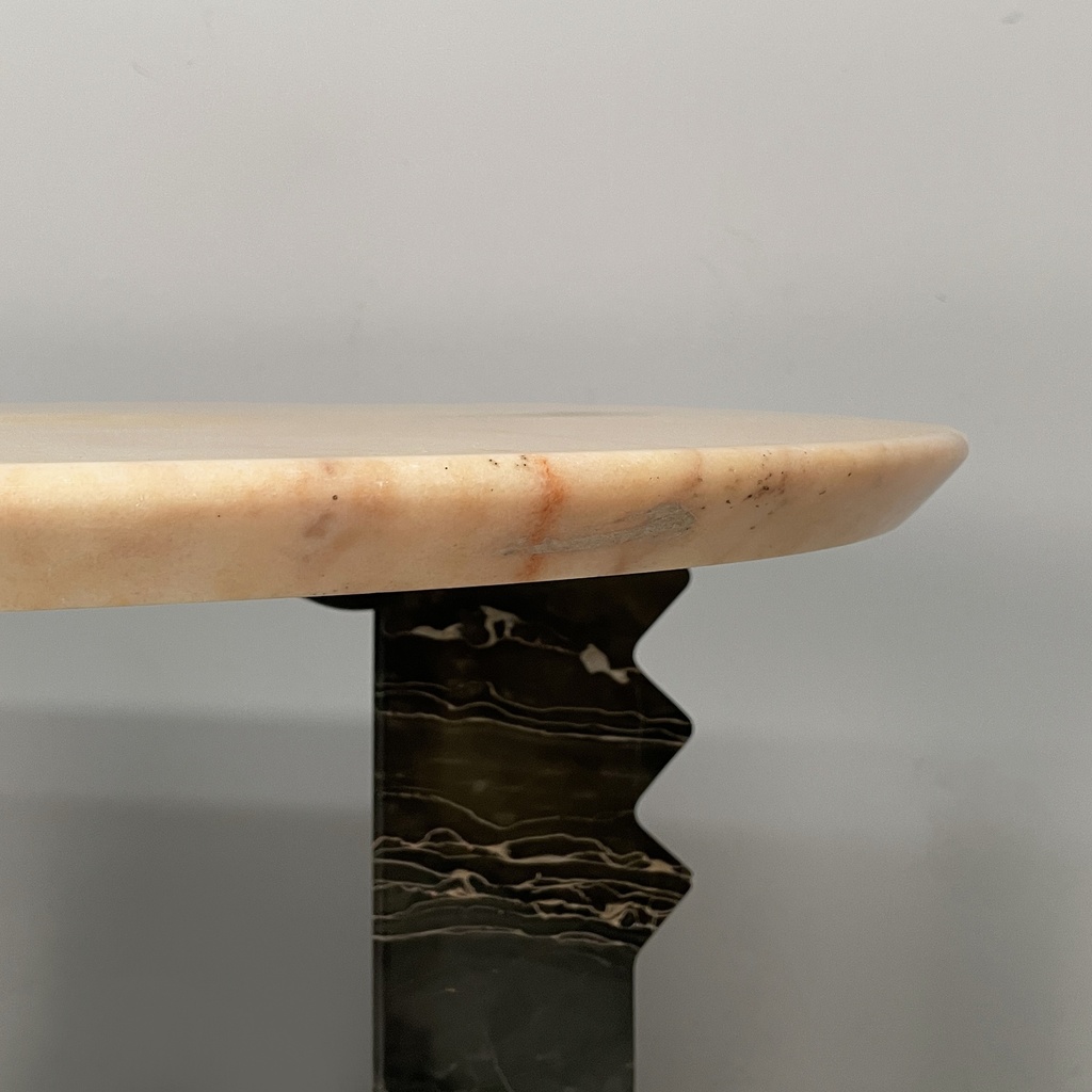 Consolle da parete in marmo rosa e nero, 1980 ca.