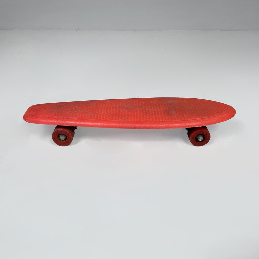 Skateboard in plastica e metallo di Roller Derby, 1970 ca. 