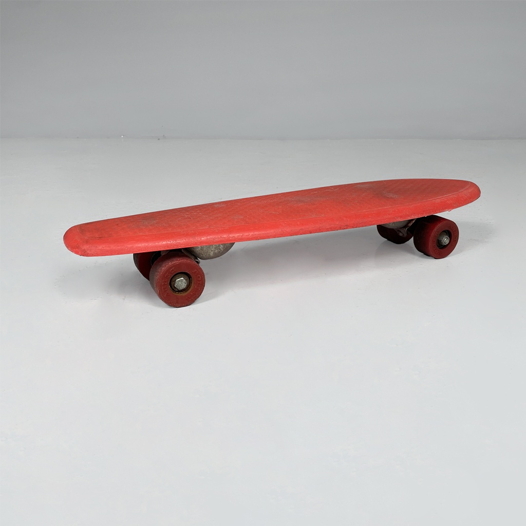 Skateboard in plastica e metallo di Roller Derby, 1970 ca. 