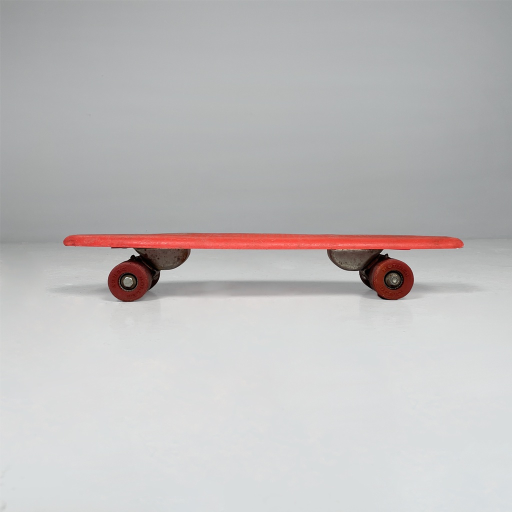 Skateboard in plastica e metallo di Roller Derby, 1970 ca. 