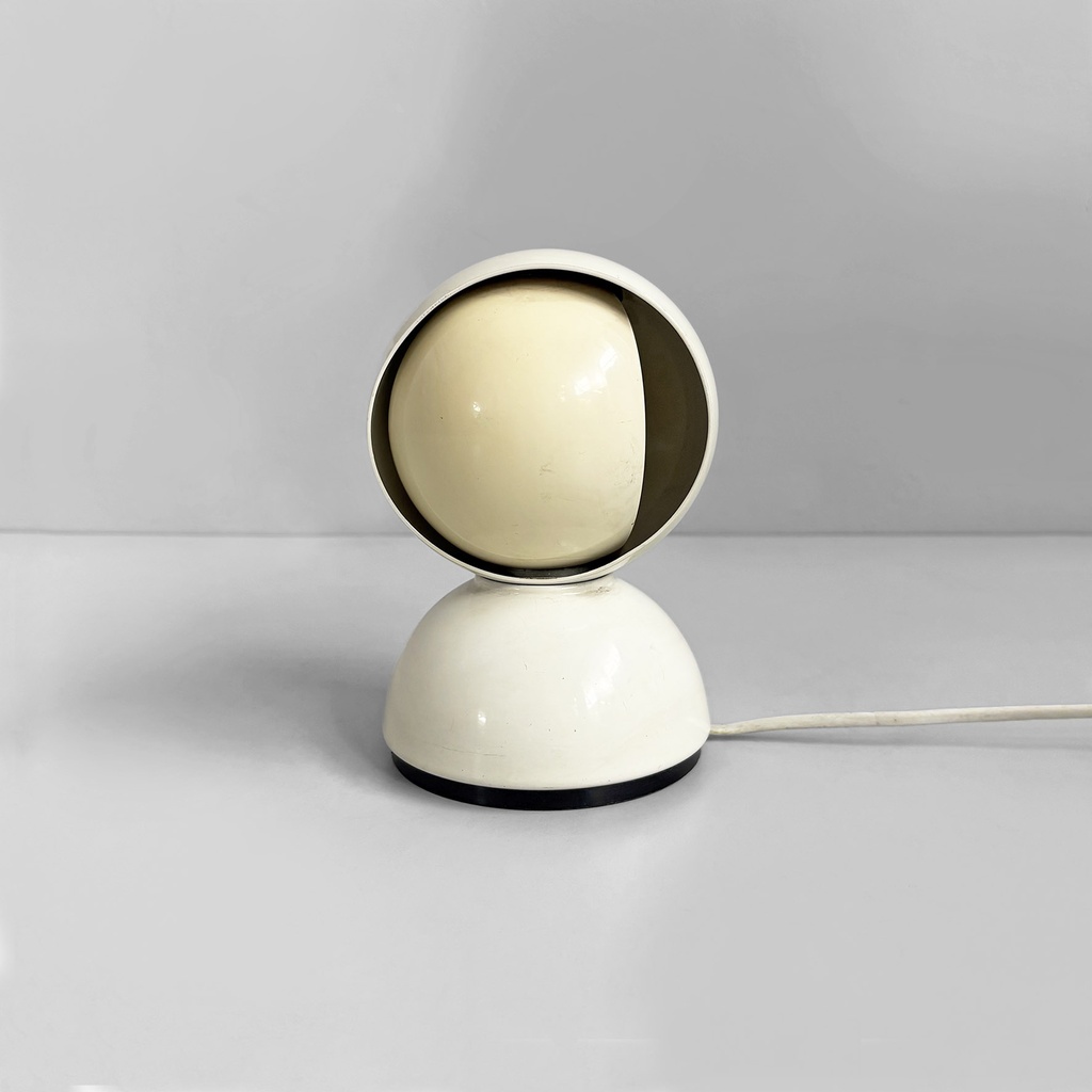 Lampada da tavolo Eclisse di Vico Magistretti per Artemide, 1970 ca.