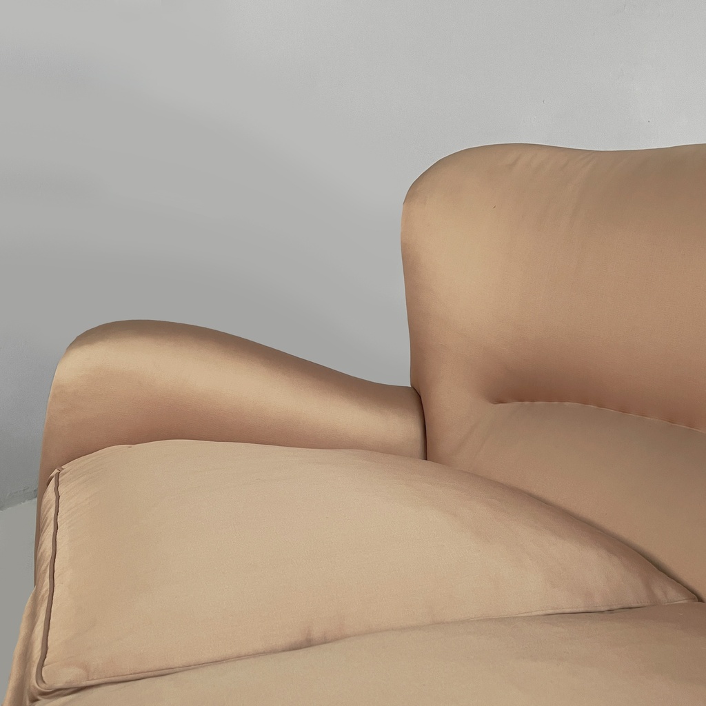 Divano in seta rosa beige, 1940 ca.