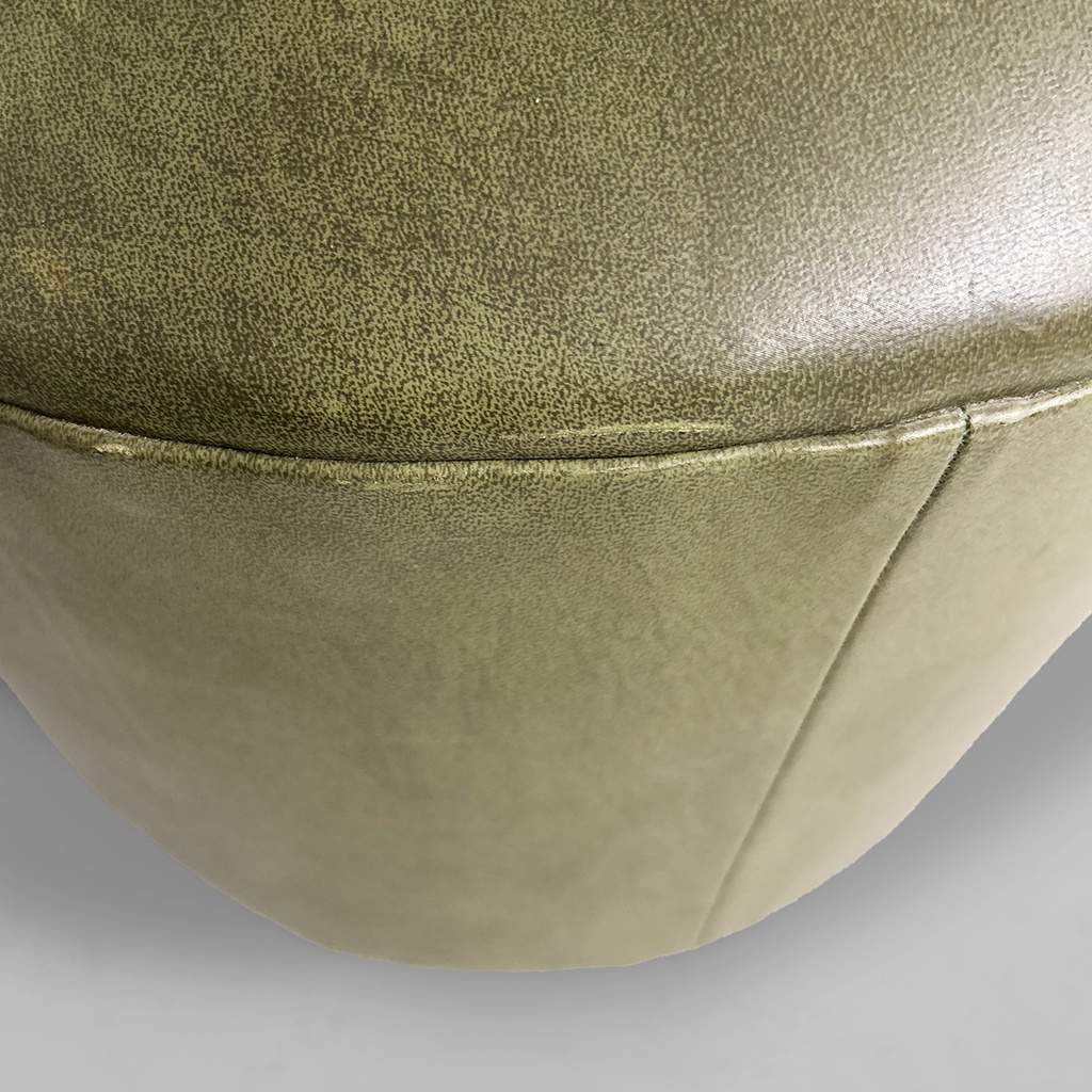 Pouf in similpelle verde, 1970 ca.