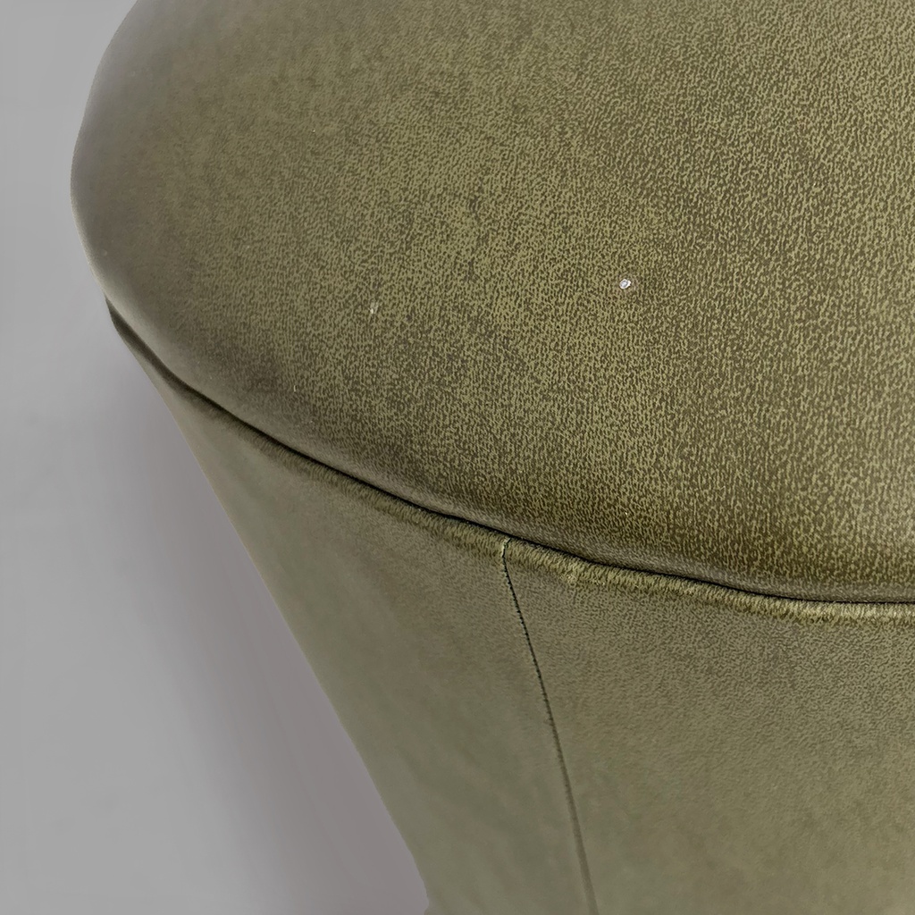 Pouf in similpelle verde, 1970 ca.
