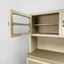 Credenza in legno beige e vetro, 1940 ca.