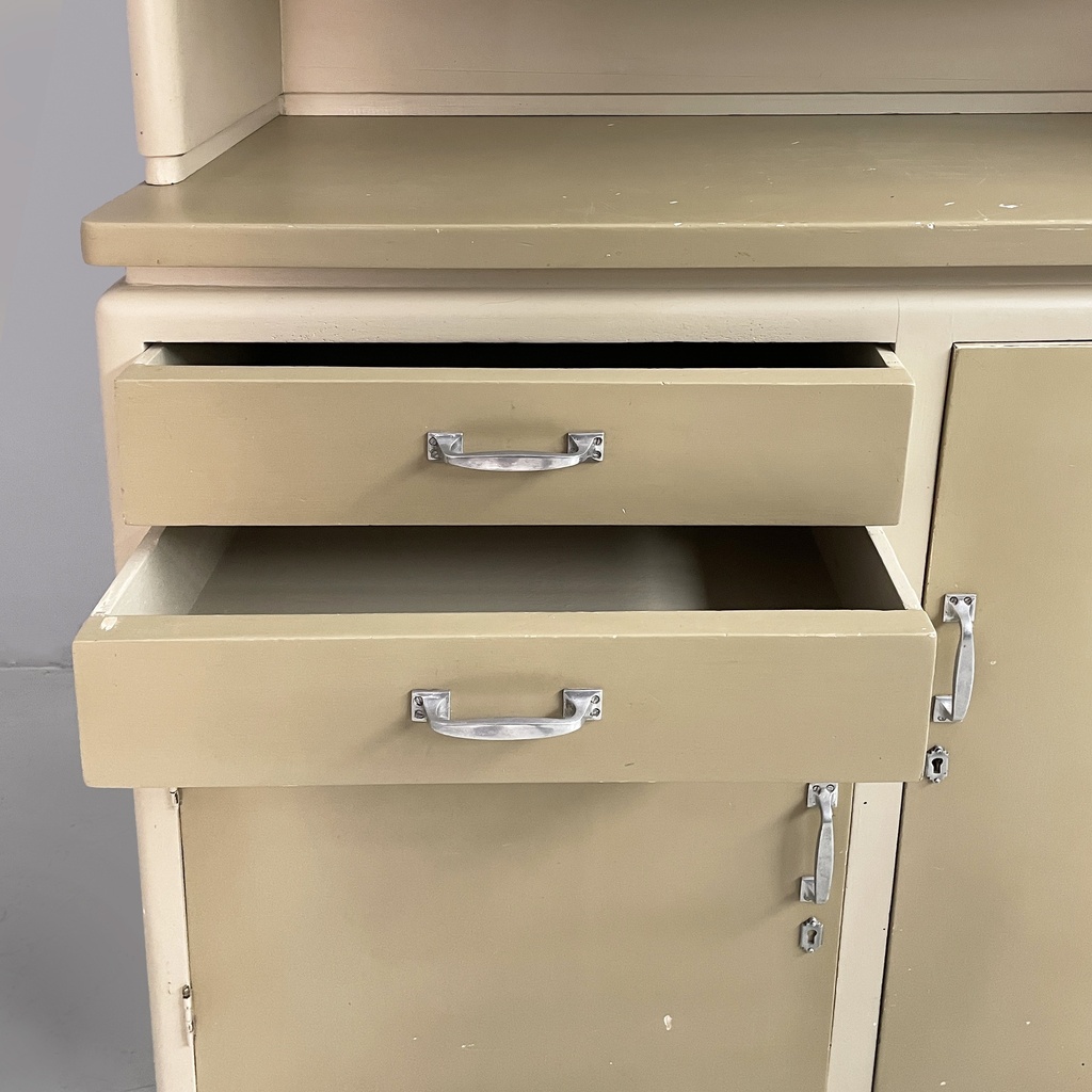 Credenza in legno beige e vetro, 1940 ca.