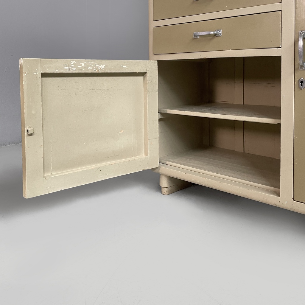 Credenza in legno beige e vetro, 1940 ca.