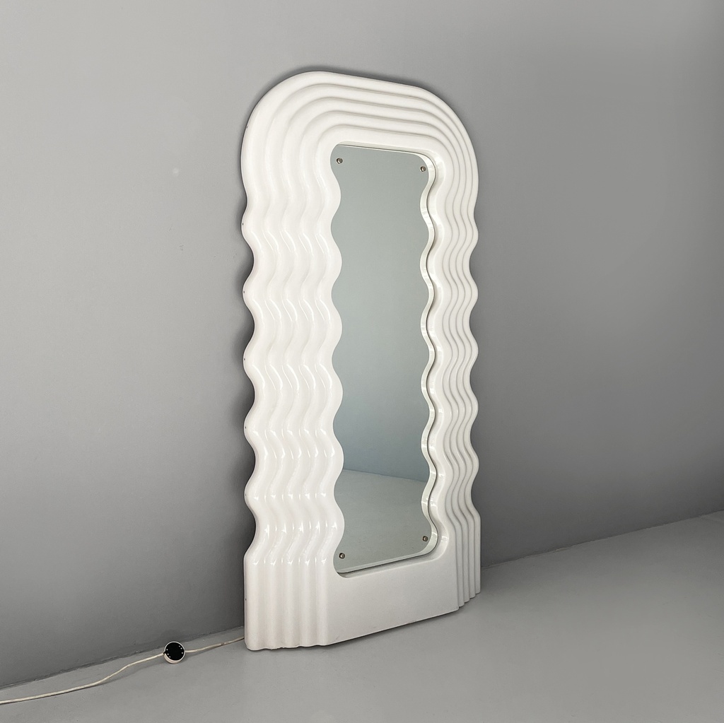 Specchio luminoso Ultrafragola di Ettore Sottsass per Poltronova, 1980 ca. 
