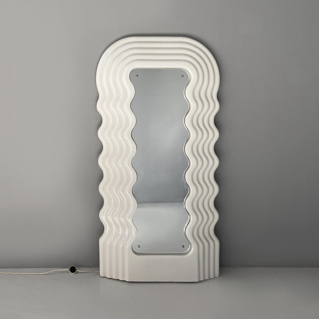 Specchio luminoso Ultrafragola di Ettore Sottsass per Poltronova, 1980 ca. 