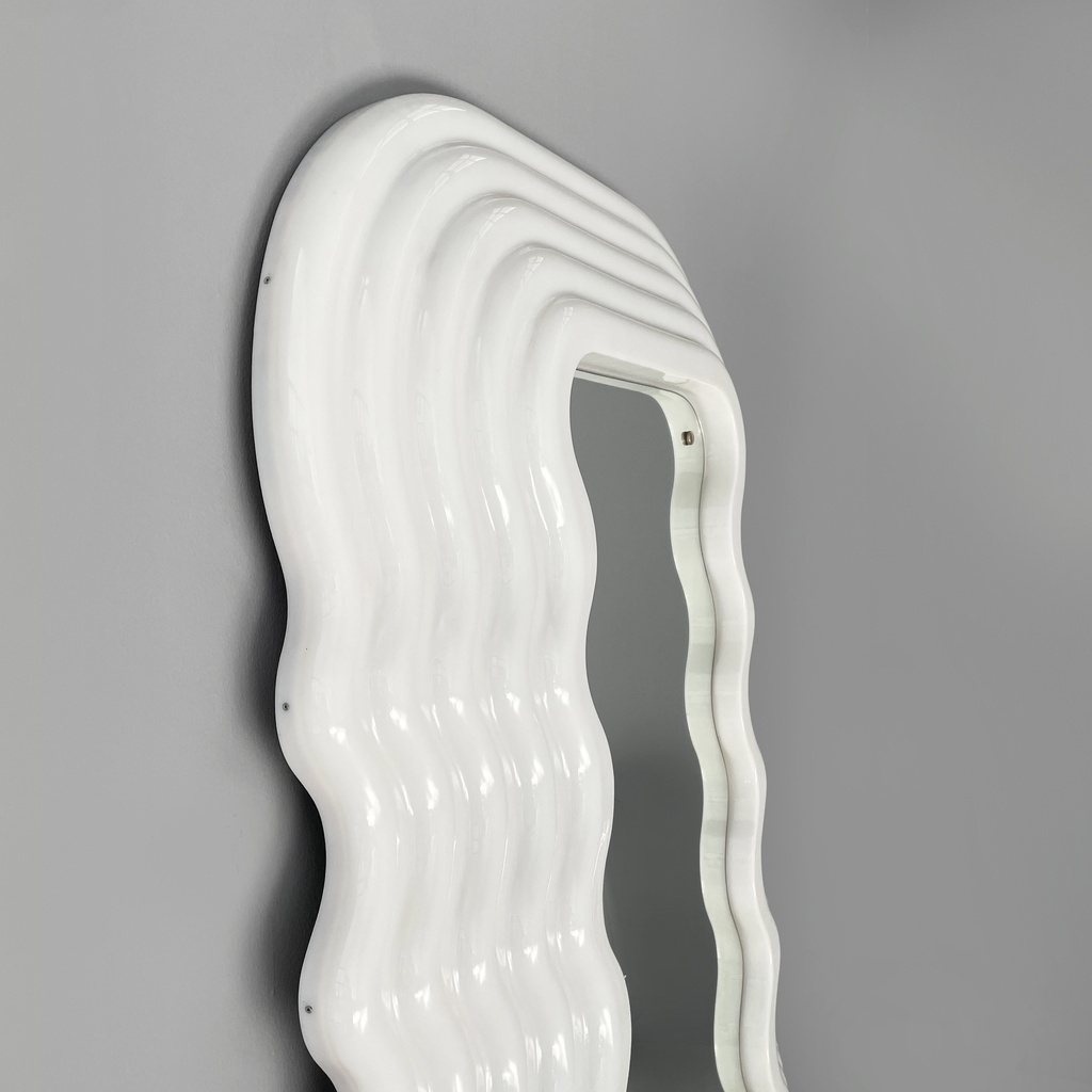 Specchio luminoso Ultrafragola di Ettore Sottsass per Poltronova, 1980 ca. 