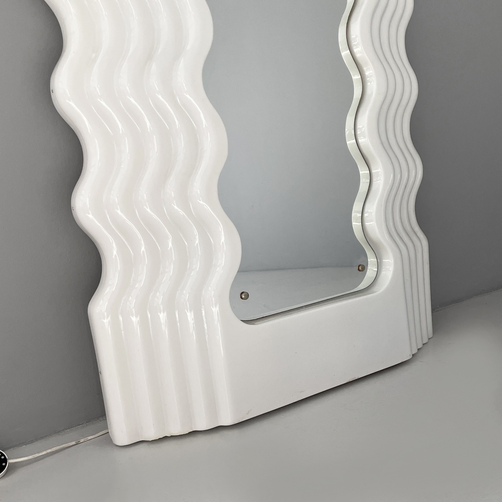 Specchio luminoso Ultrafragola di Ettore Sottsass per Poltronova, 1980 ca. 