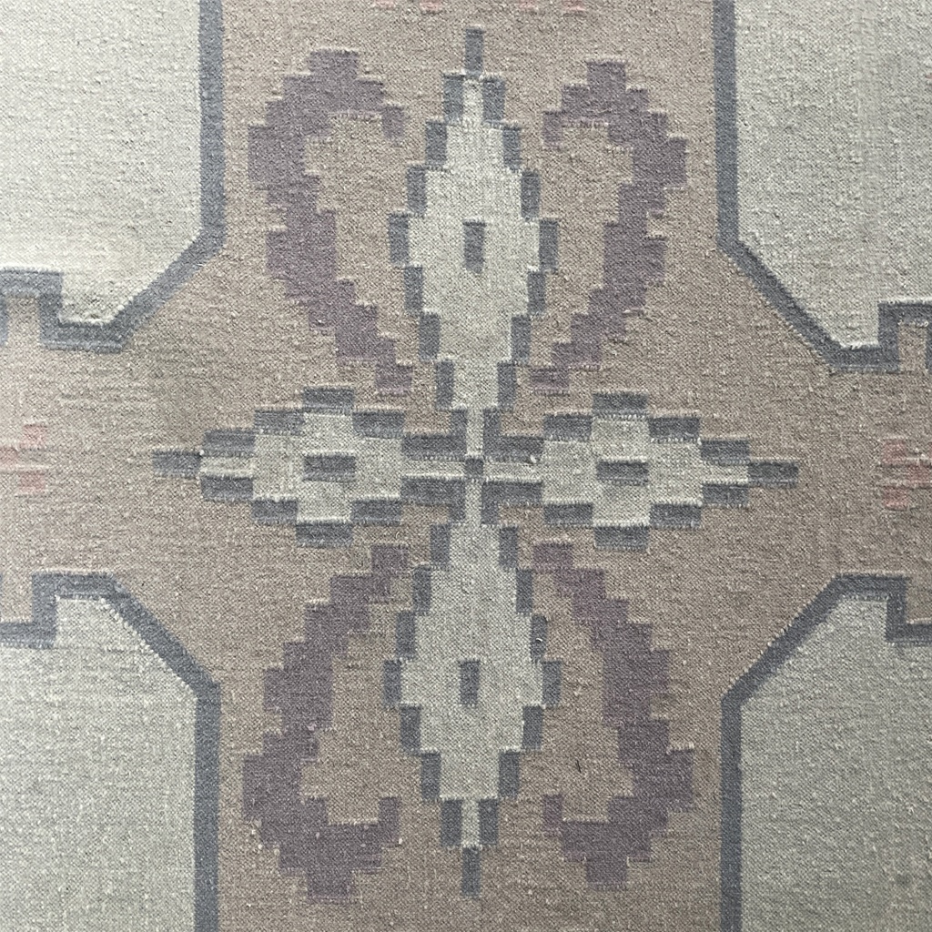 Tappeto a pelo corto con motivo geometrico, 1980 ca. 