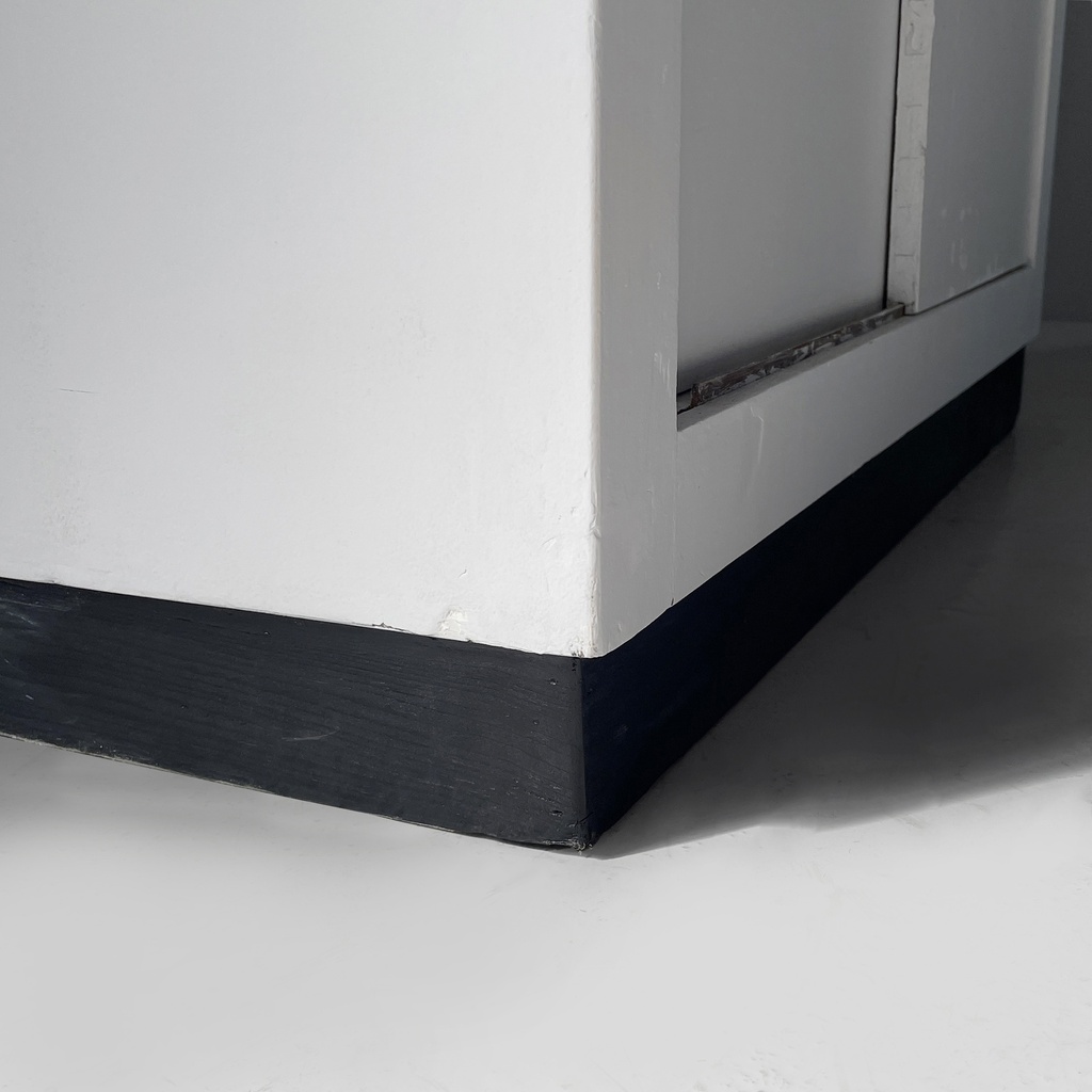 Armadio in legno grigio chiaro e nero, 1960 ca.