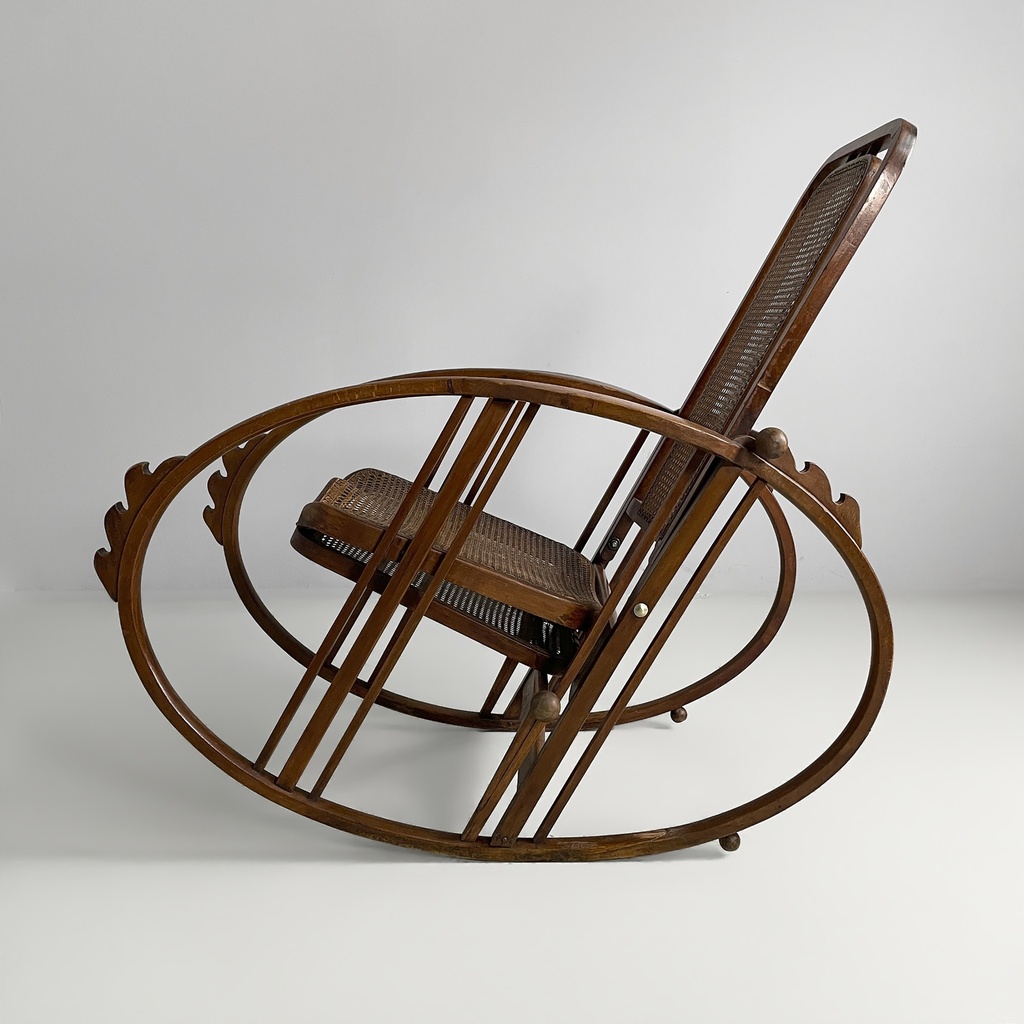 Sedia a dondolo 267 di Società Anonima Antonio Volpe, 1920 ca.