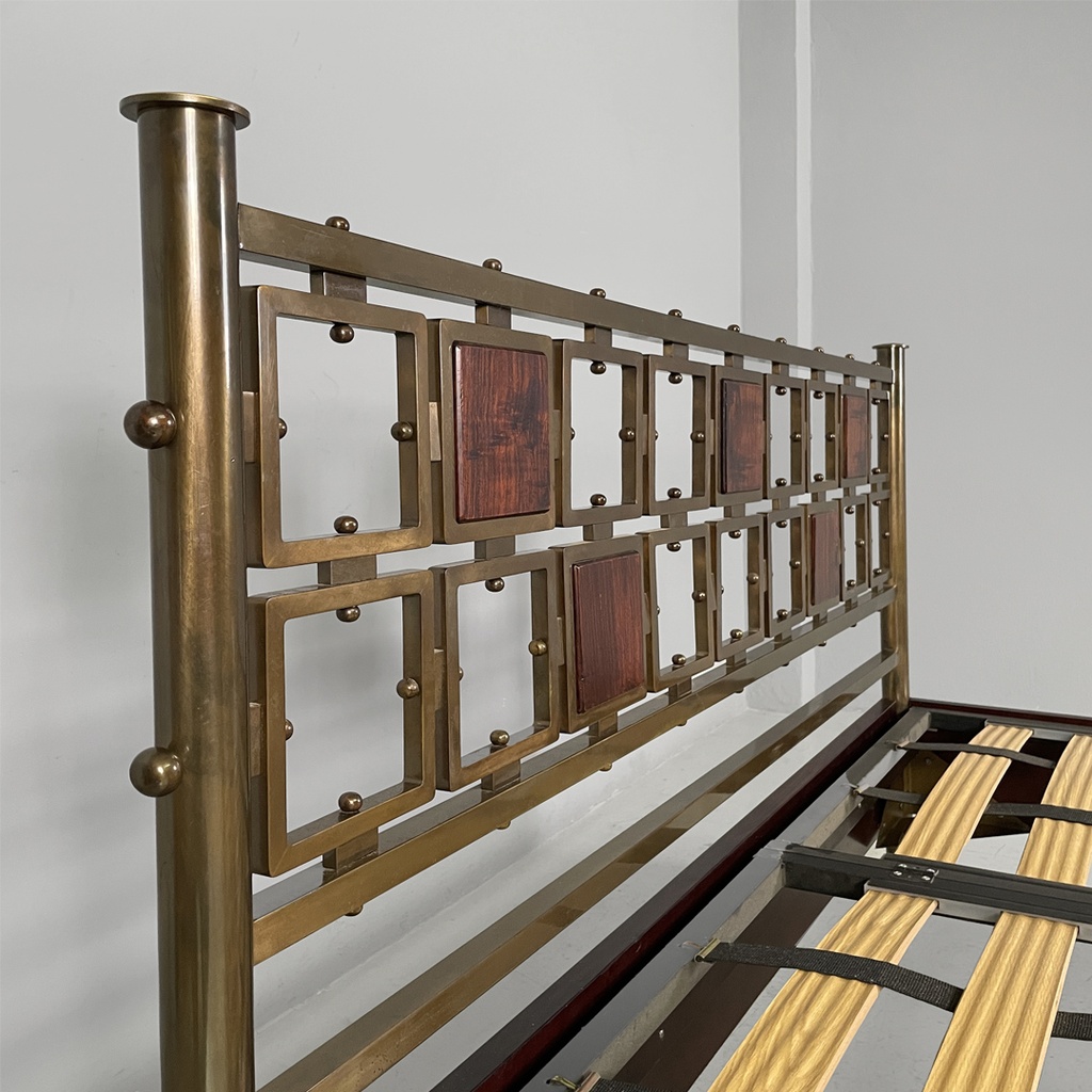 Letto matrimoniale di Osvaldo Borsani e Arnaldo Pomodoro per Atelier Borsani Varedo, 1950 ca.