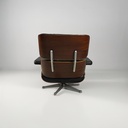 Poltrona e pouf di Charles e Ray Eames, 1970 ca.