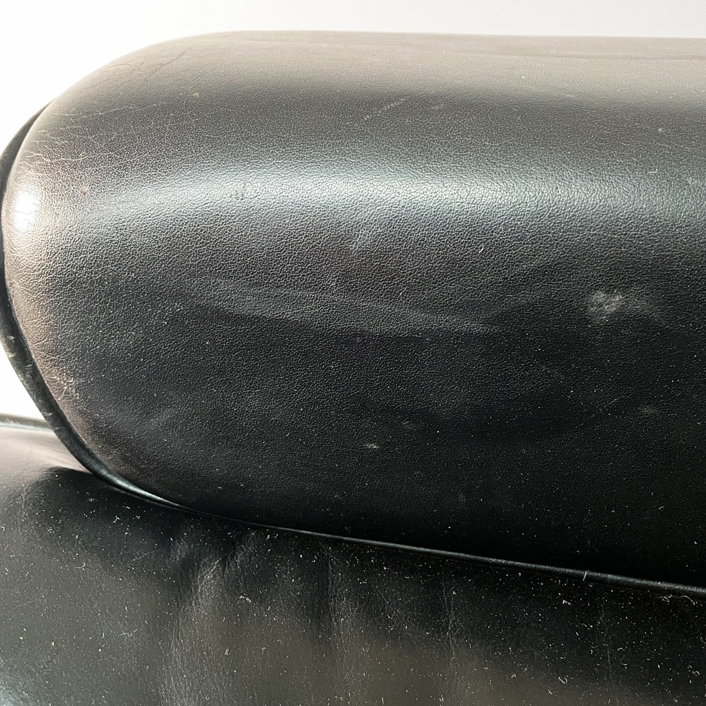 Poltrona e pouf di Charles e Ray Eames, 1970 ca.