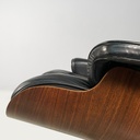 Poltrona e pouf di Charles e Ray Eames, 1970 ca.