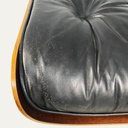 Poltrona e pouf di Charles e Ray Eames, 1970 ca.