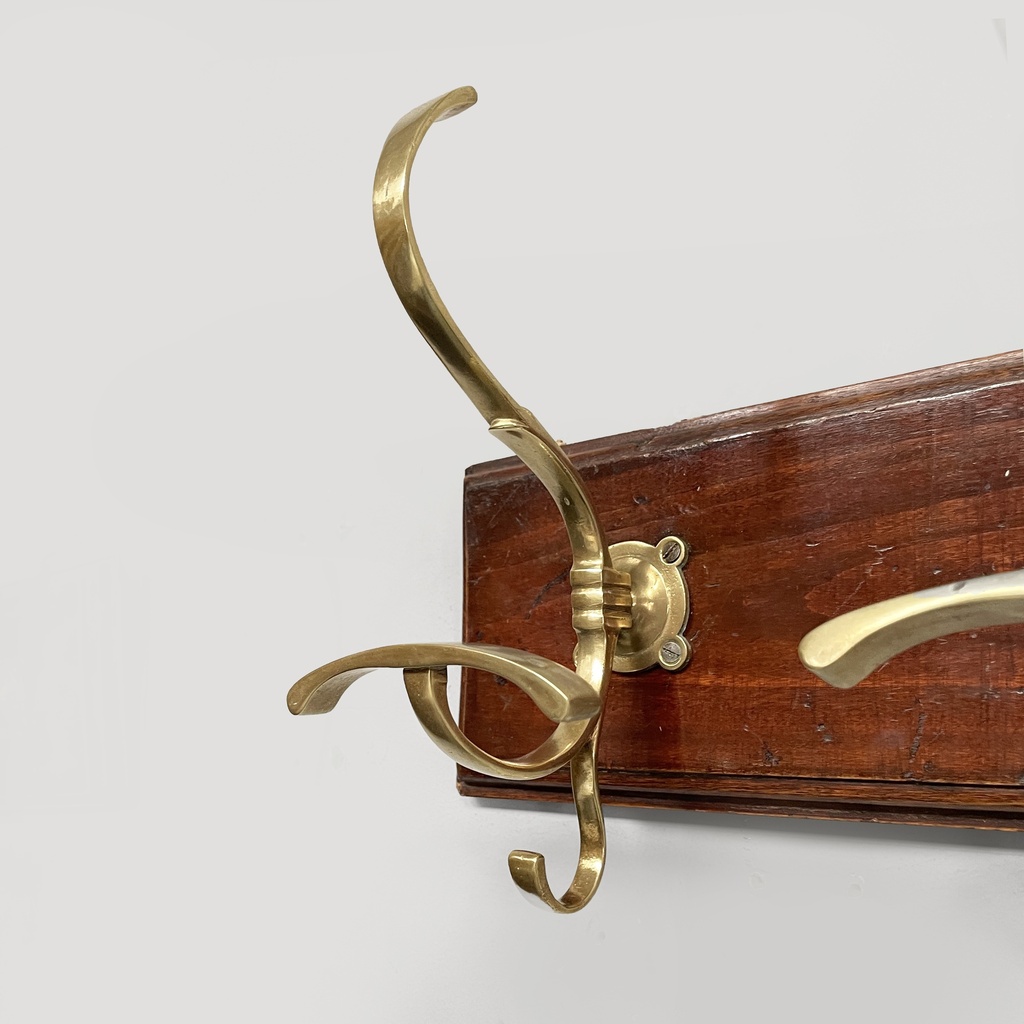 Appendiabiti da parete in legno e ottone, 1920 ca.