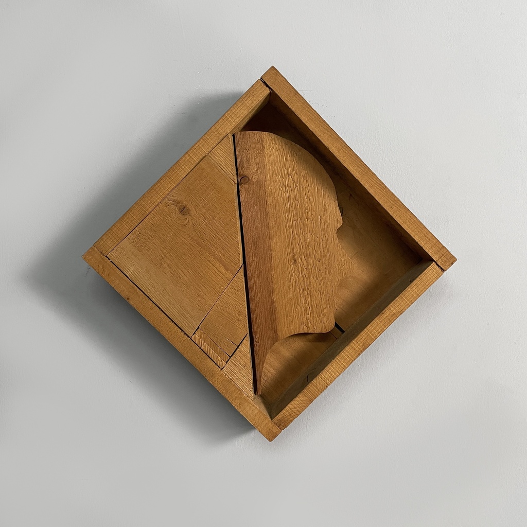 Scultura Profilo di Moravia di Mario Ceroli, 1970 ca.