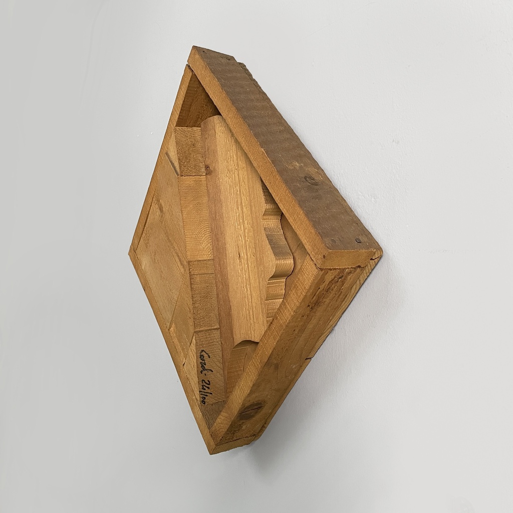 Scultura Profilo di Moravia di Mario Ceroli, 1970 ca.