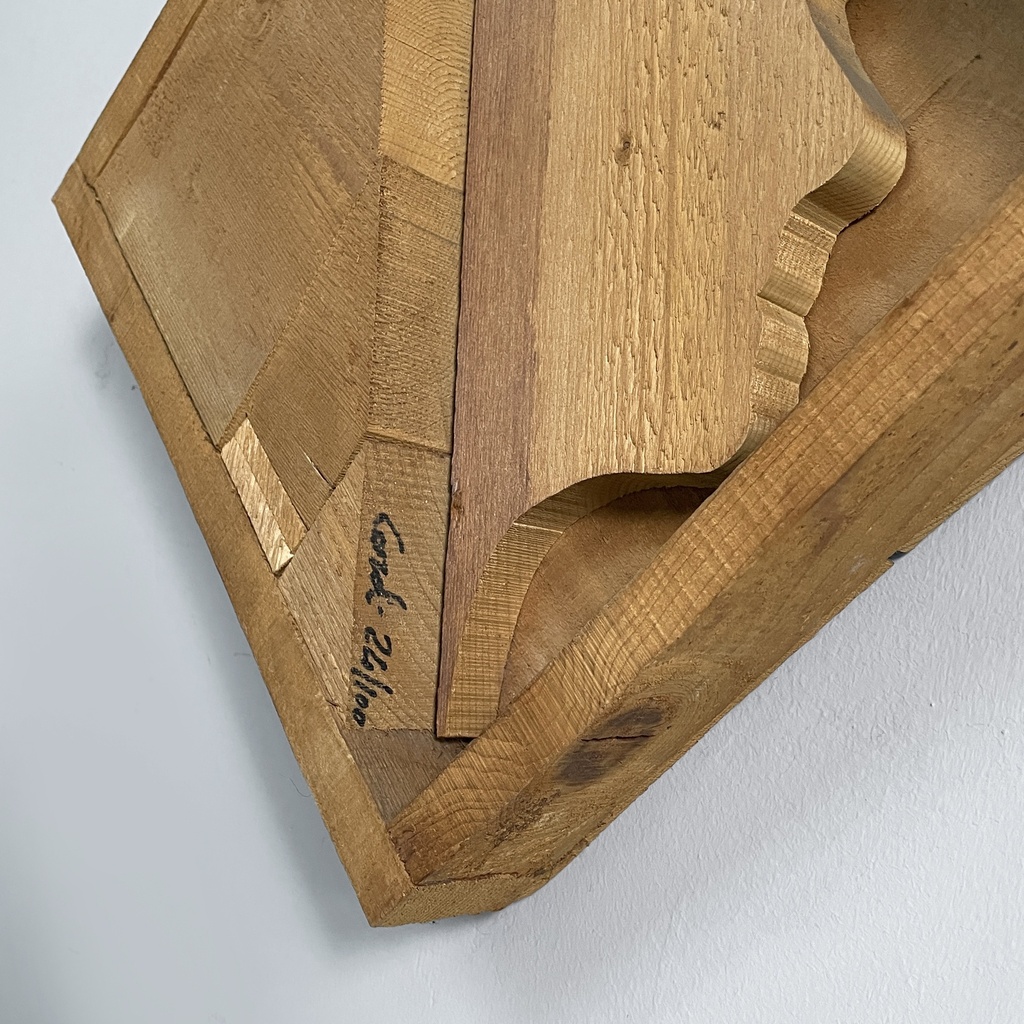 Scultura Profilo di Moravia di Mario Ceroli, 1970 ca.