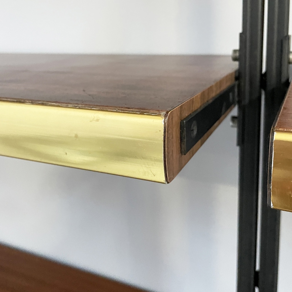 Libreria in legno, ottone e metallo nero, 1960 ca.