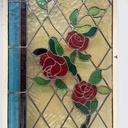 Vetrate artistiche alte con rose, 1910 ca.