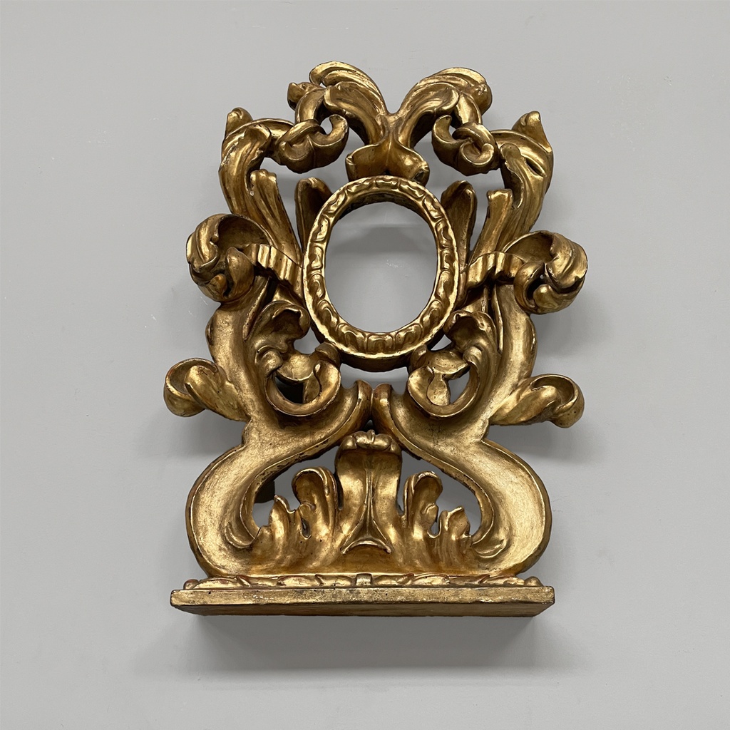 Cornice in legno dorato, 1800 ca. 