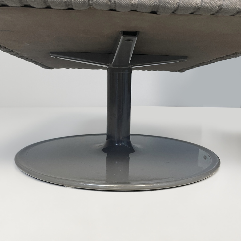 Poltrona e pouf di Eugenio Gerli per Tecno, 1960 ca.