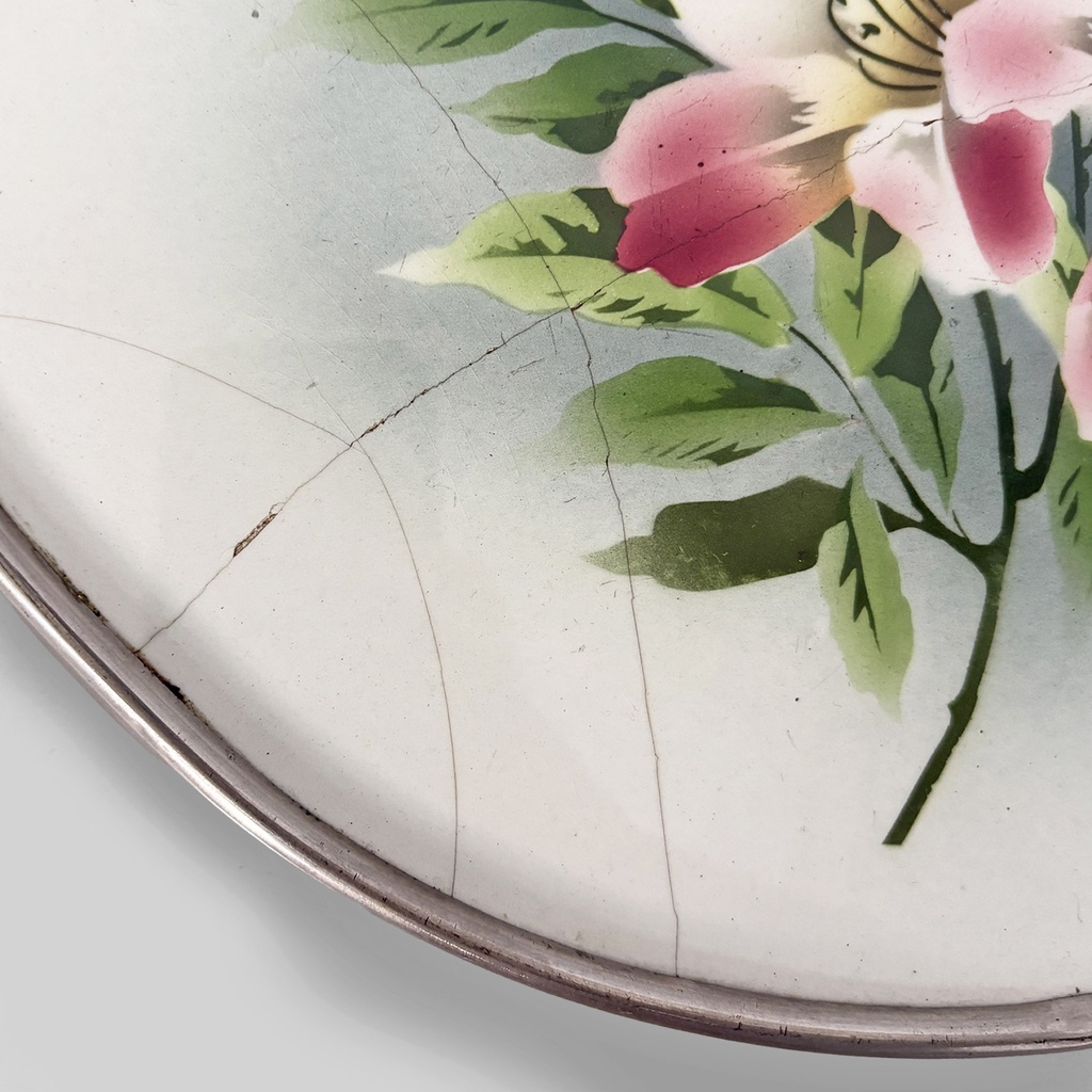 Vassoio con fiori in ceramica e metallo, 1920 ca.