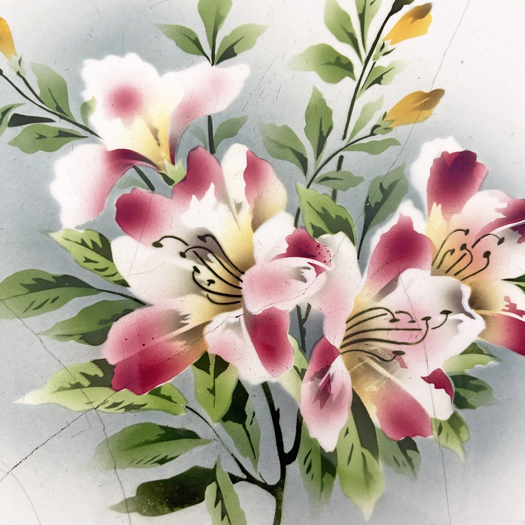 Vassoio con fiori in ceramica e metallo, 1920 ca.
