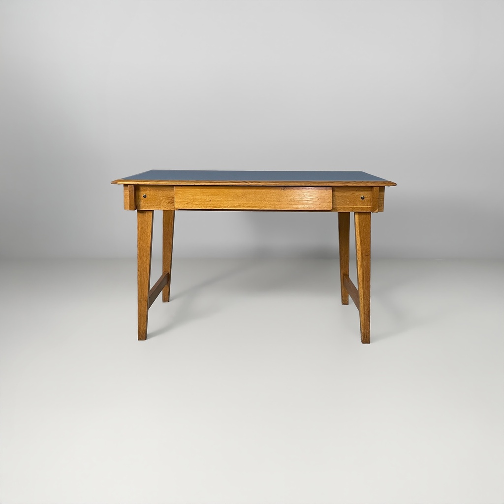 Scrivania in legno massello e formica blu, 1960 ca. 