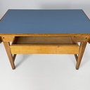 Scrivania in legno massello e formica blu, 1960 ca. 