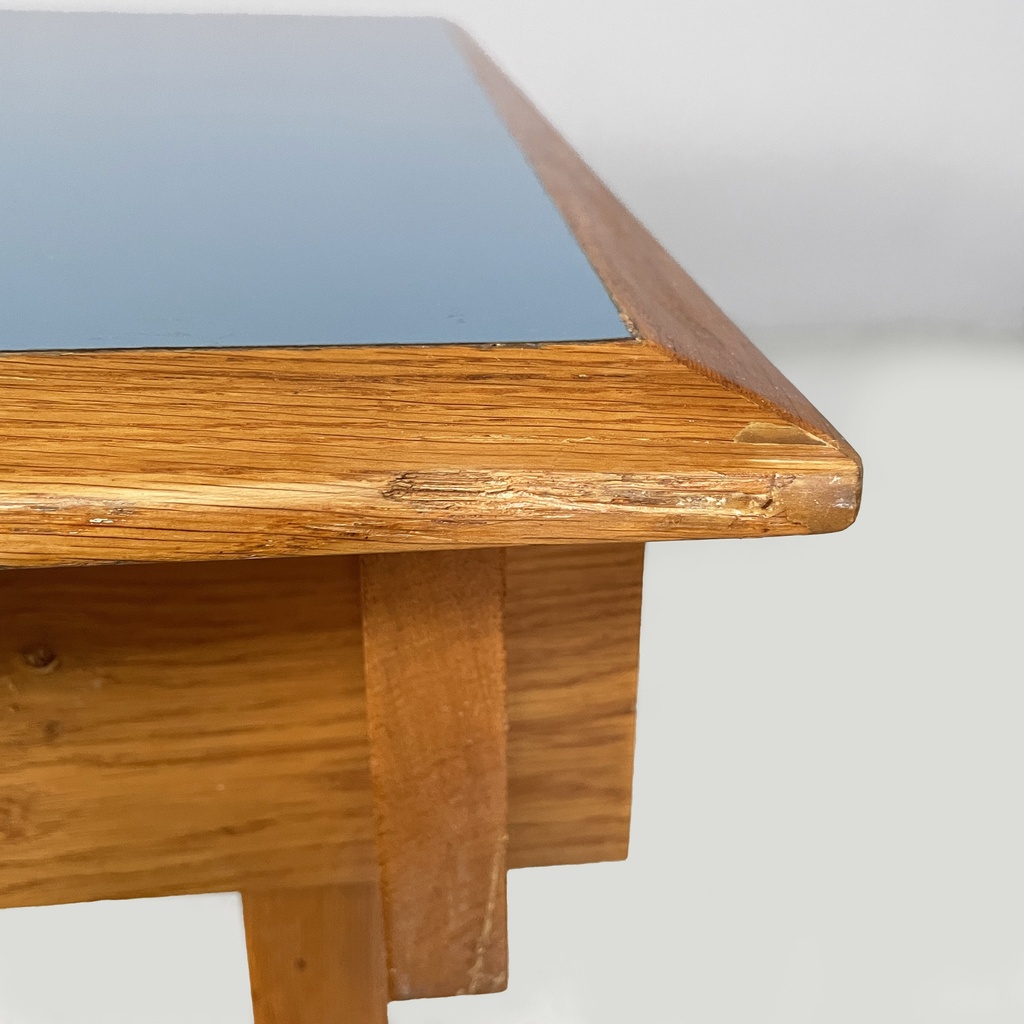 Scrivania in legno massello e formica blu, 1960 ca. 