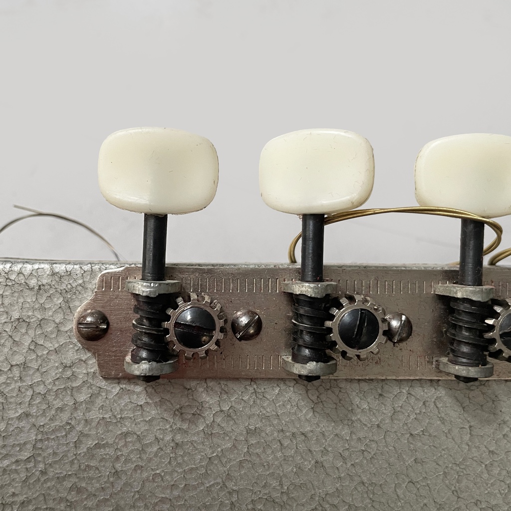 Chitarra elettrica giocattolo, 1980 ca.