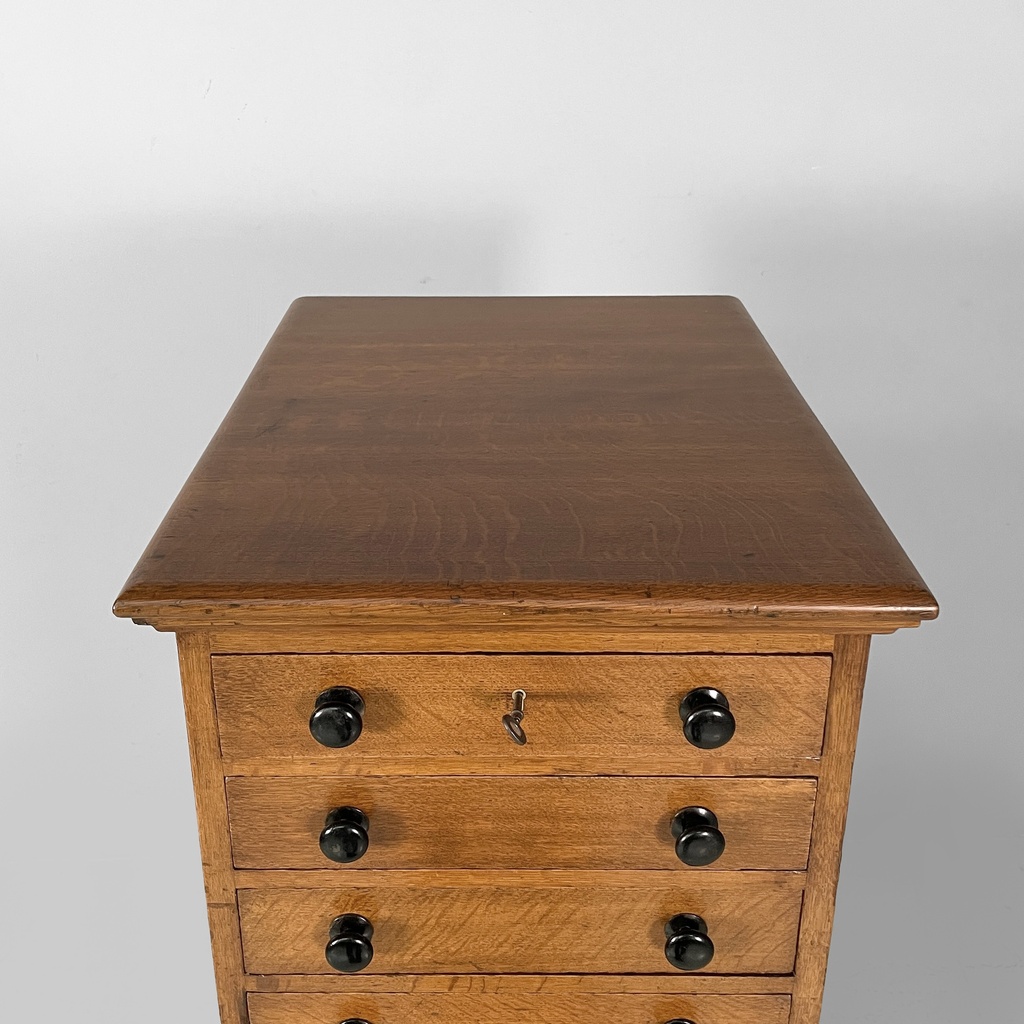 Cassettiera in legno, 1930 ca.