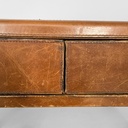 Scrivania in pelle marrone, 1980 ca.