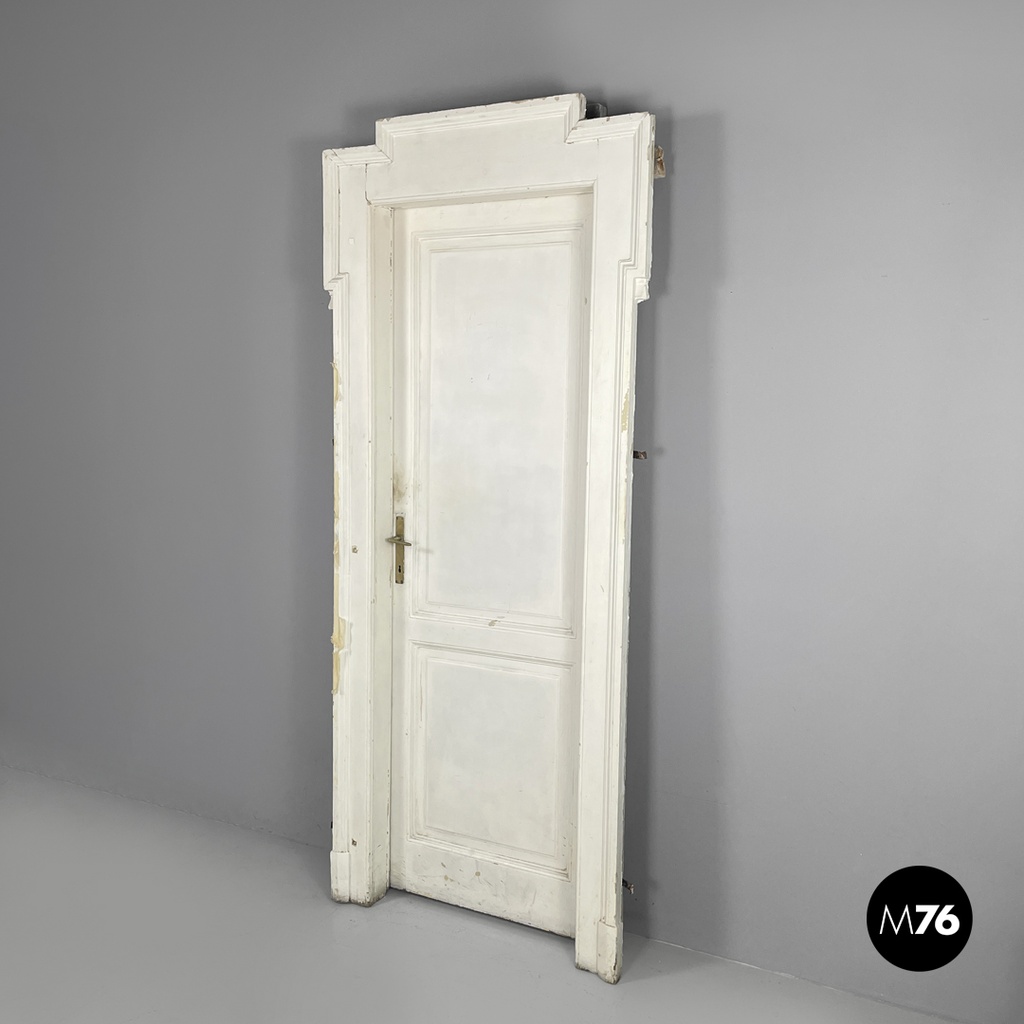 Porta con stipite in legno bianco, primi del 1900 ca.