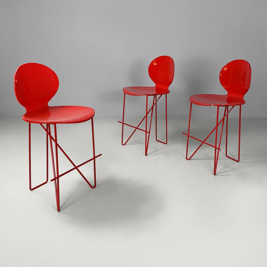 Sgabelli in legno e metallo rosso, 1980 ca.